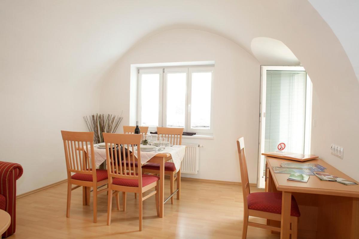 Raiffeisenhof Appartements Ehrenhausen Ngoại thất bức ảnh