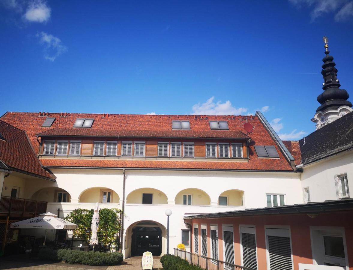 Raiffeisenhof Appartements Ehrenhausen Ngoại thất bức ảnh