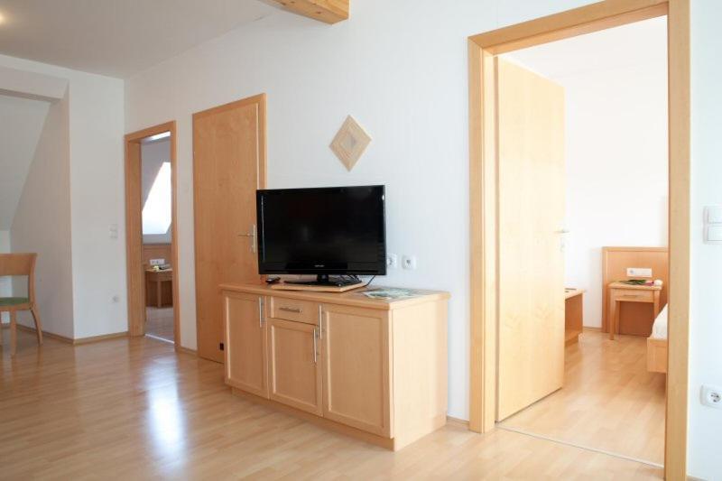 Raiffeisenhof Appartements Ehrenhausen Ngoại thất bức ảnh